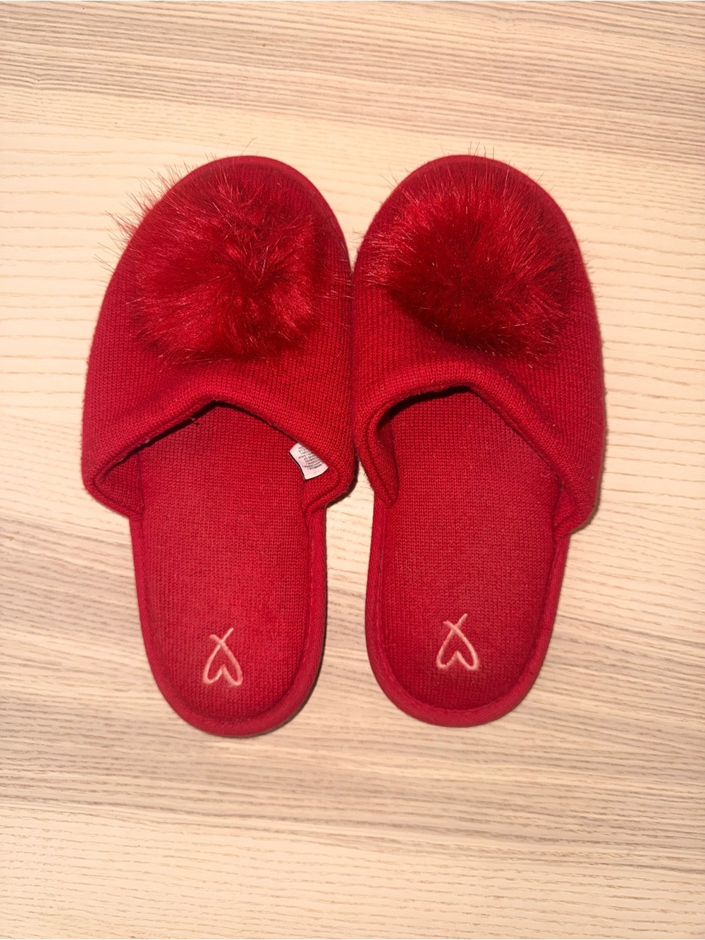 Victoria’s Secret Red Knit Pom-Pom Women's Slip-On Slippers Sz Large Heart Logo